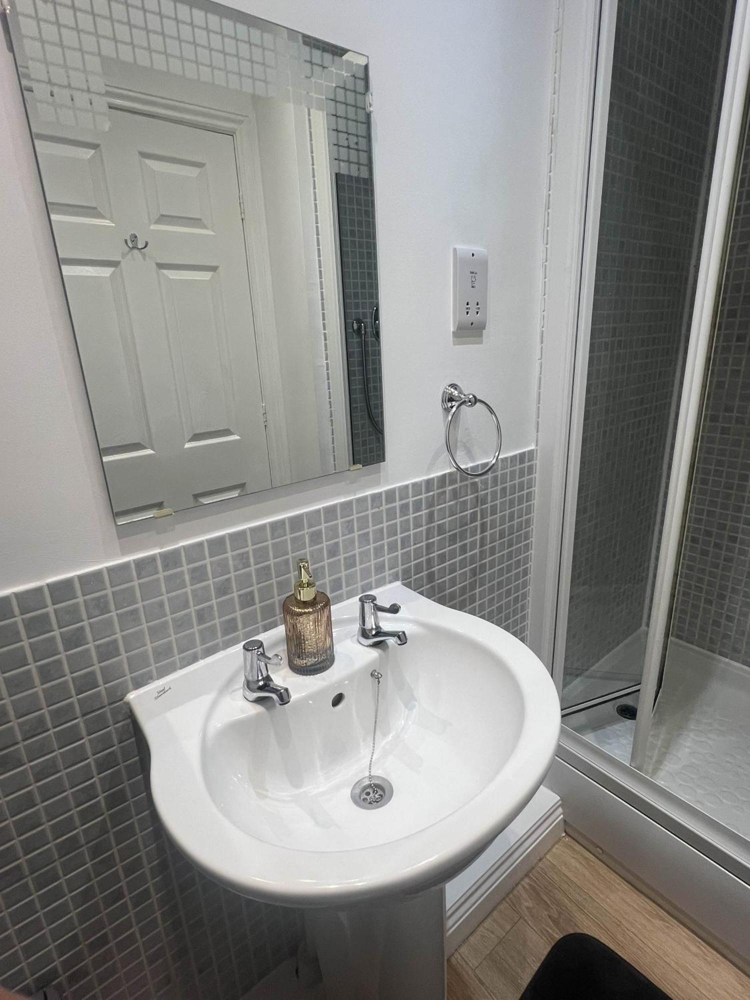 Luxury Rooms And An En-Suite Room With Free Wi-Fi Clarendon Way Colchester Eksteriør billede